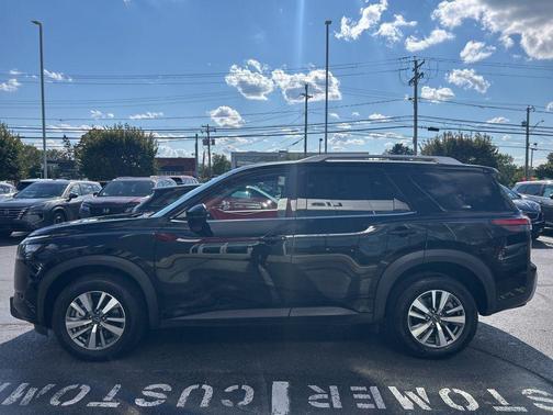 2025 Nissan Pathfinder SL 4WD