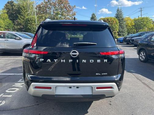2025 Nissan Pathfinder SL 4WD