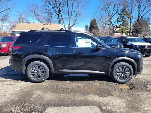 Super Black 2026 Nissan Pathfinder SV