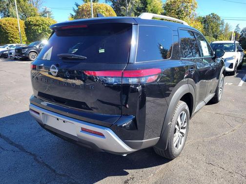 2025 Nissan Pathfinder SL 4WD