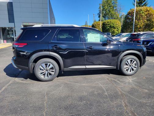 2025 Nissan Pathfinder SL 4WD