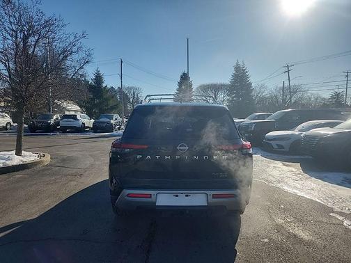 2022 Nissan Pathfinder Platinum 4WD