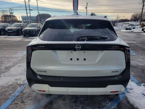 2026 Nissan Kicks SV