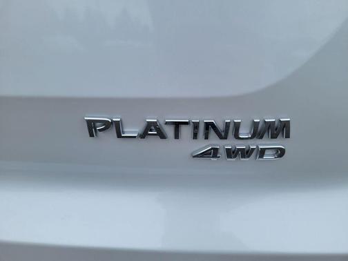2025 Nissan Pathfinder Platinum 4WD