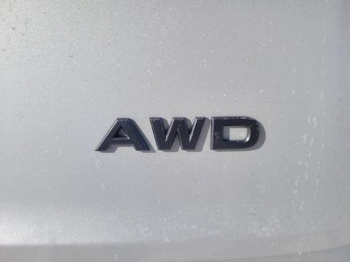 Everest White Pearl Tricoat 2026 Nissan Rogue SV