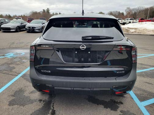 2025 Nissan Kicks SV
