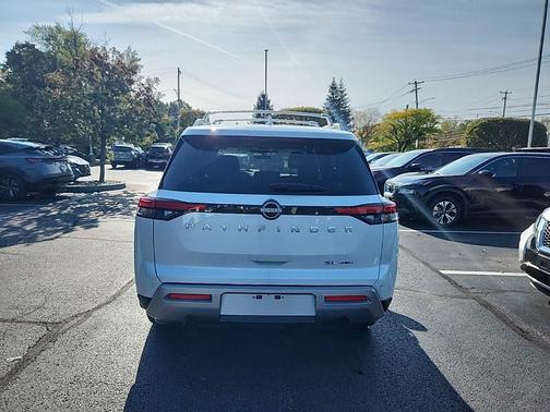 2024 Nissan Pathfinder SL 4WD