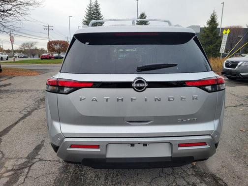 2025 Nissan Pathfinder SL 4WD