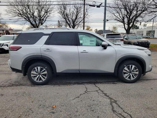 2025 Nissan Pathfinder SL 4WD