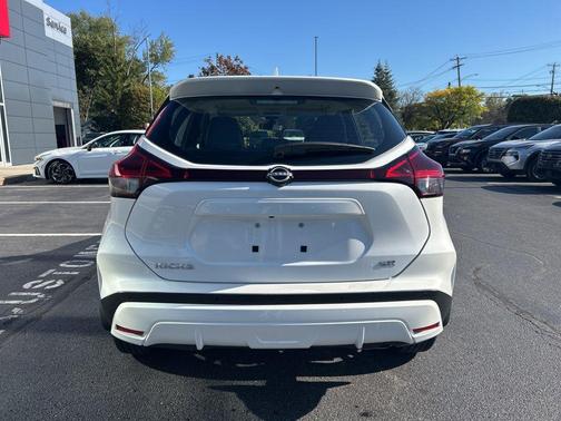 2024 Nissan Kicks SR