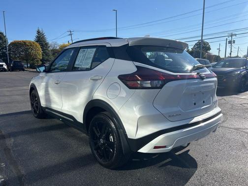 2024 Nissan Kicks SR