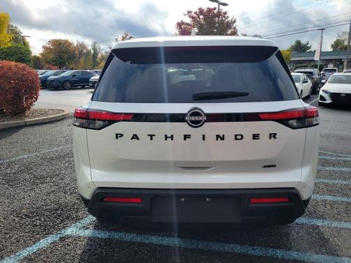 2025 Nissan Pathfinder SV 4WD