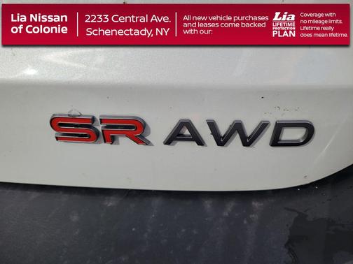 Aspen White Tricoat/Super Black 2026 Nissan Kicks SR