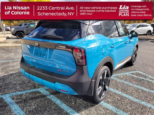 Arctic Ice Blue Metallic/Super Black 2026 Nissan Kicks SR