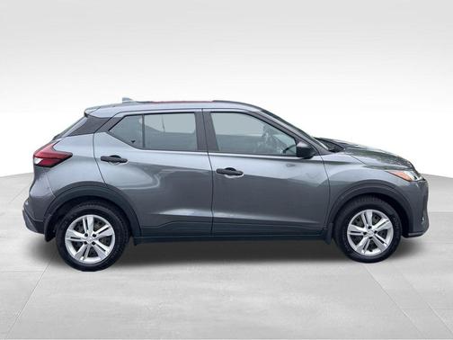 Gun Metallic 2023 Nissan Kicks S