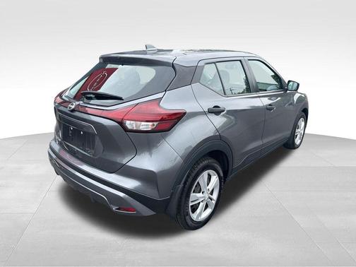 Gun Metallic 2023 Nissan Kicks S