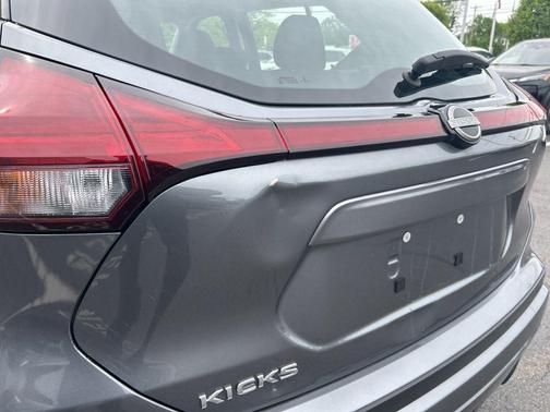 Gun Metallic 2023 Nissan Kicks S