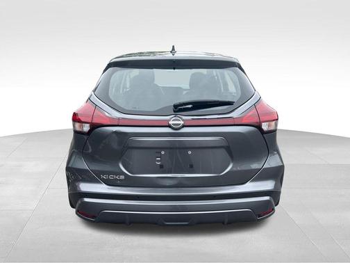 Gun Metallic 2023 Nissan Kicks S