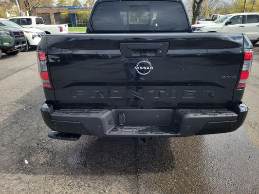 Super Black 2026 Nissan Frontier SV