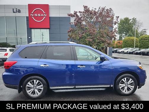 2017 Nissan Pathfinder SL