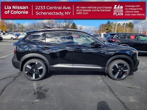 Super Black 2026 Nissan Kicks SR