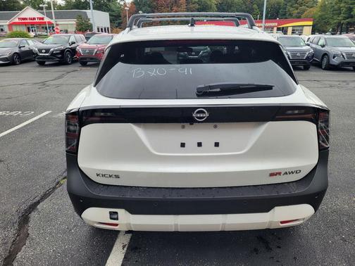 2026 Nissan Kicks SR