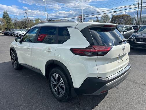 Pearl White Tricoat 2023 Nissan Rogue SV