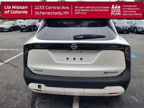 Aspen White Tricoat 2026 Nissan Kicks SR