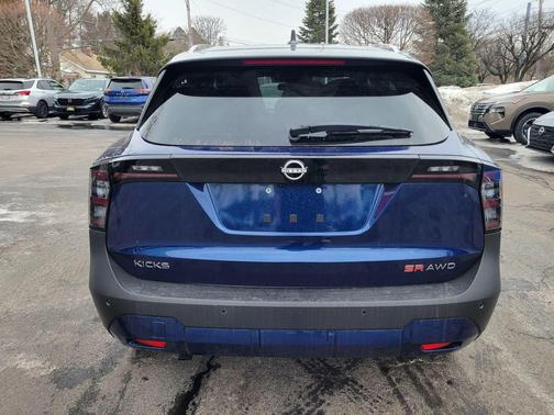 2025 Nissan Kicks SR