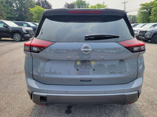 2025 Nissan Rogue SL
