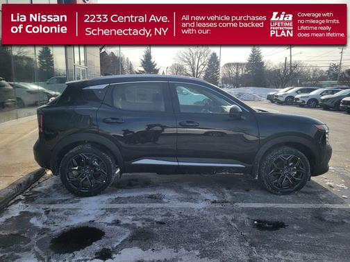 Super Black 2026 Nissan Kicks SR