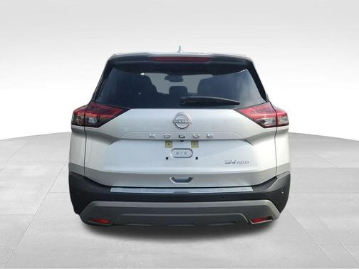Brilliant Silver Metallic 2023 Nissan Rogue SV