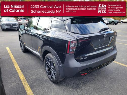 Super Black 2026 Nissan Kicks SR