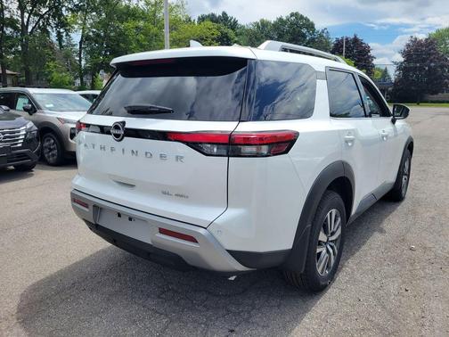 2025 Nissan Pathfinder SL 4WD