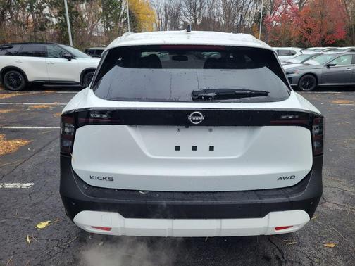 2026 Nissan Kicks SV