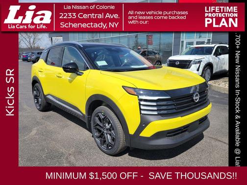 Yuzu Yellow Metallic/Super Black 2026 Nissan Kicks SR