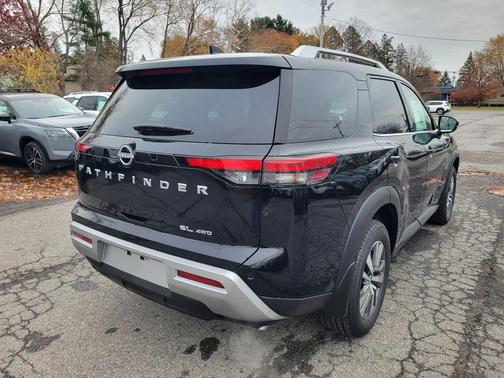 2025 Nissan Pathfinder SL 4WD