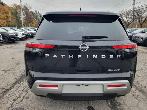 2025 Nissan Pathfinder SL 4WD