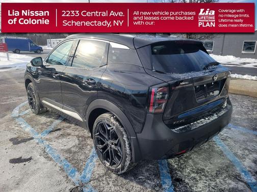 Super Black 2026 Nissan Kicks SR
