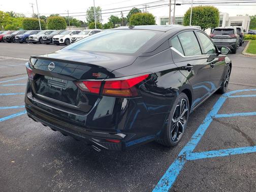 Super Black 2026 Nissan Altima SR FWD