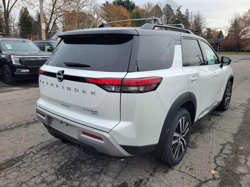 2025 Nissan Pathfinder Platinum 4WD