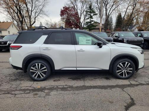 2025 Nissan Pathfinder Platinum 4WD