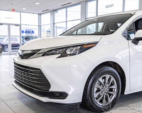 2024 Toyota Sienna LE
