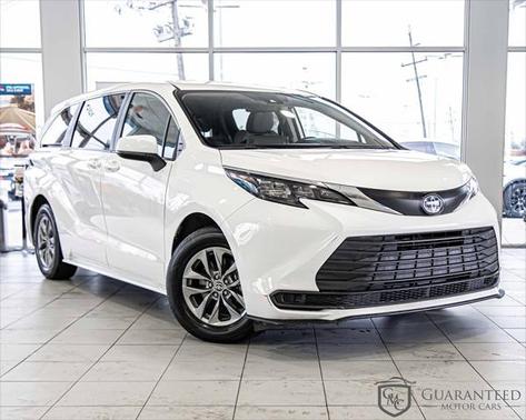 2024 Toyota Sienna LE