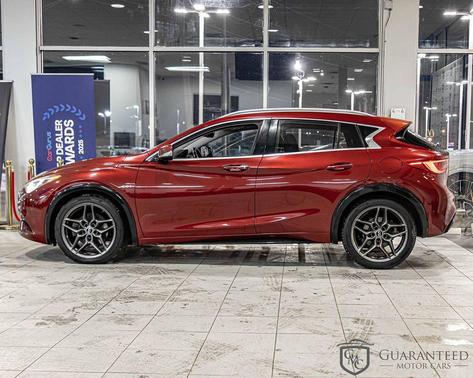 2017 INFINITI QX30 Premium