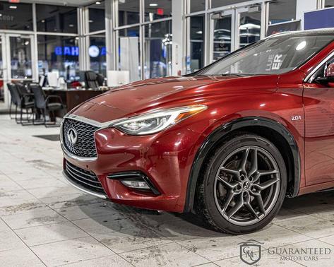 2017 INFINITI QX30 Premium