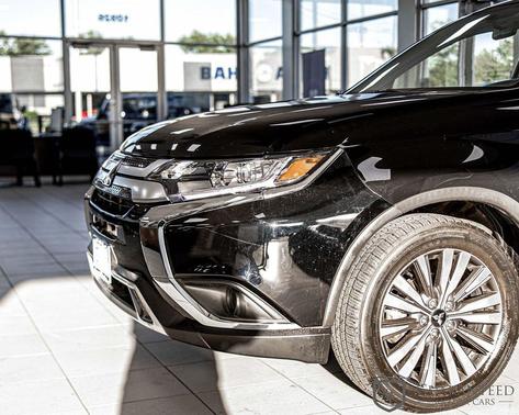 Labrador Black Metallic 2020 Mitsubishi Outlander ES