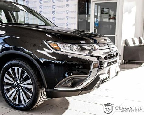 Labrador Black Metallic 2020 Mitsubishi Outlander ES