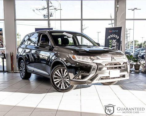 Labrador Black Metallic 2020 Mitsubishi Outlander ES