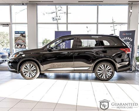 Labrador Black Metallic 2020 Mitsubishi Outlander ES